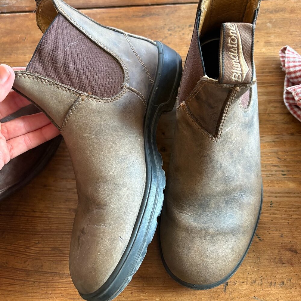 Blundstone Chelsea boots in rustic brown, size 5 1/2 (AU size)